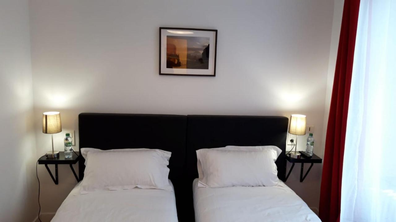 Les Chambres De L'Hostellerie Du Commerce Gelles Room photo